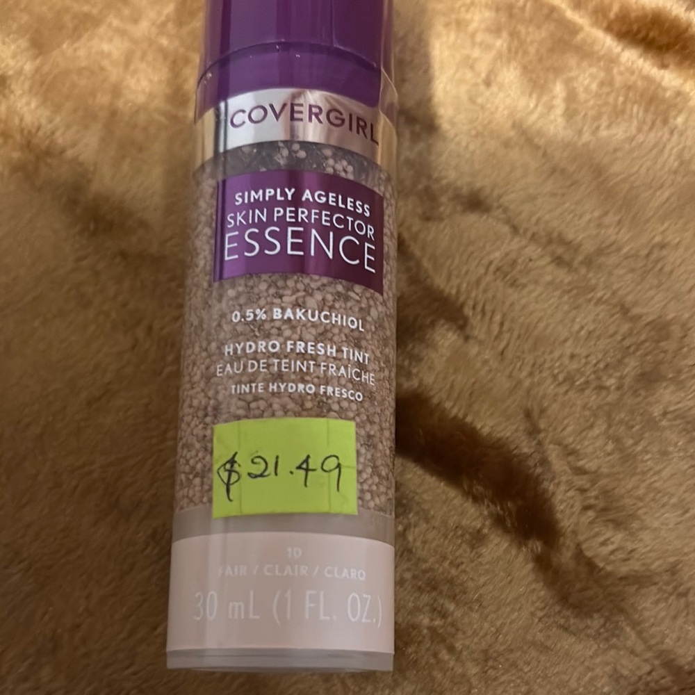 COVERGIRL Simply Ageless Skin Perfector Essence with Purple Cap